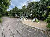 Kleiner Spielplatz am Haus