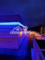 Attika beleuchtet blau