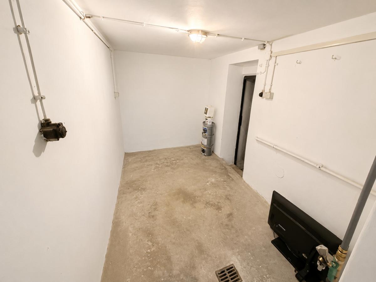 Vorplatz zum Keller
