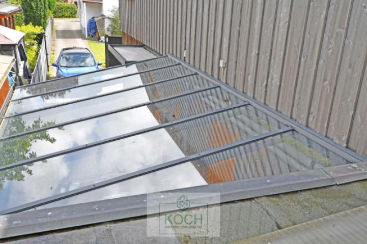 Carport vor Garage_Glasdach