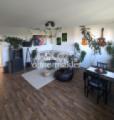 geräumiges Wohnzimmer 