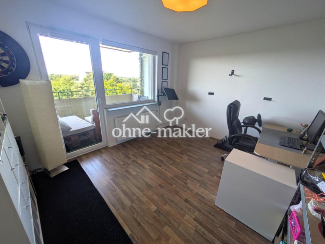 Büro / Kinderzimmer mit Balkon