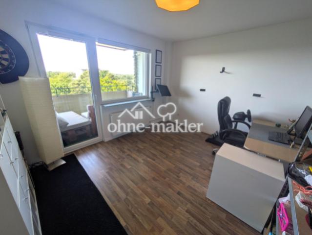 Büro / Kinderzimmer mit Balkon