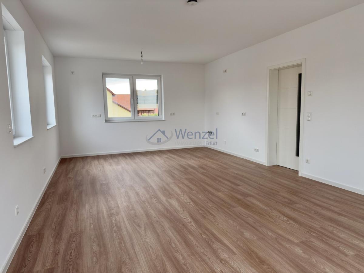 Helles Wohnzimmer mit optimaler Raumaufteilung