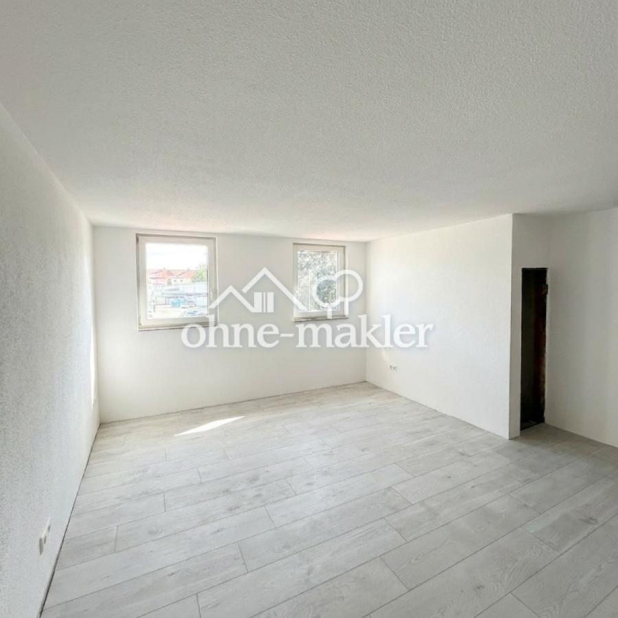 Wohn-/Esszimmer mit Küchenzeil