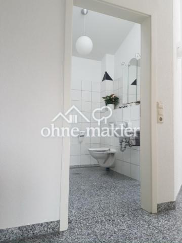 Sicht von Wohnzimmer ins Bad