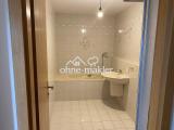 Badezimmer mit Dusche u. Wanne