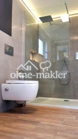modernes Bad mit Taharet-WC