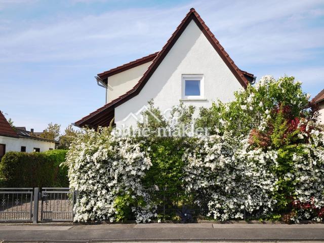 blühende Straßenfront