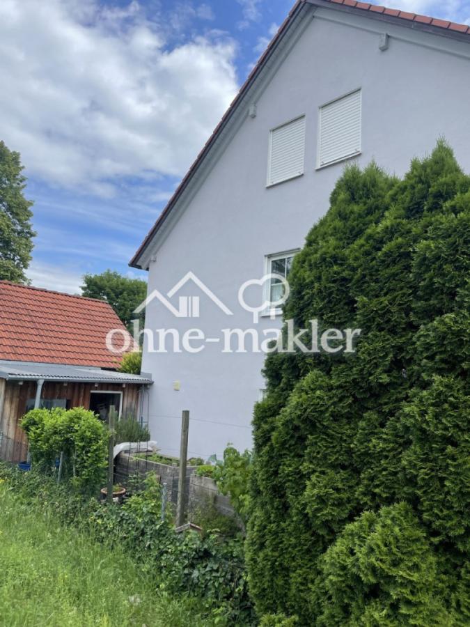Westansicht mit Gartenhaus