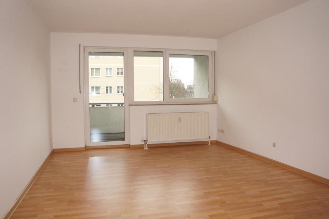 10WohnzimmermitBlickvomFlur