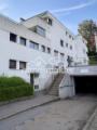 Hauseingang und Tiefgarage