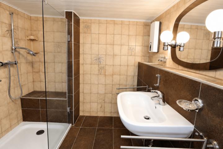 Badezimmer EG