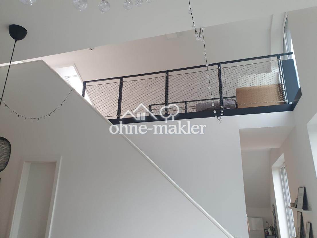 Aufgang zur Galerie
