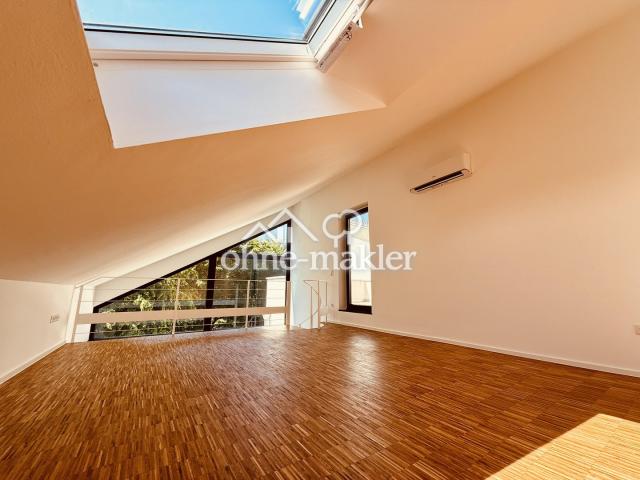 Empore Richtung Dachfenster