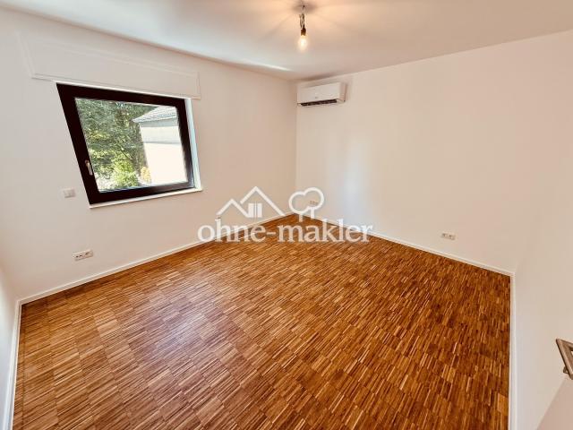 Schlafzimmer von links
