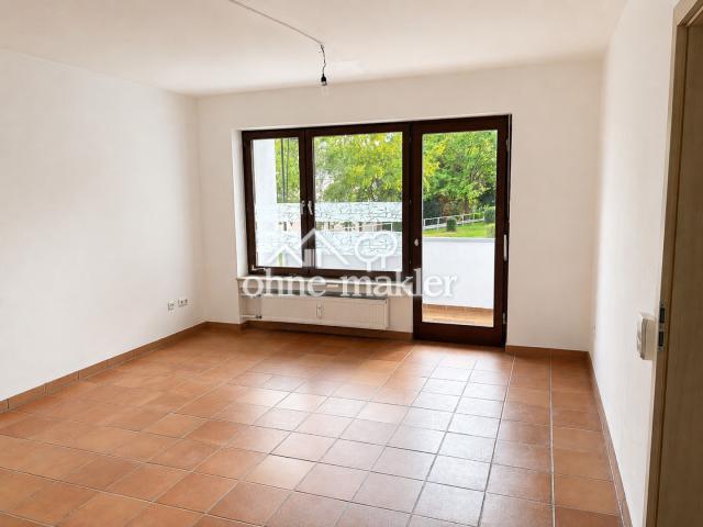 Wohnzimmer, Blick auf Loggia