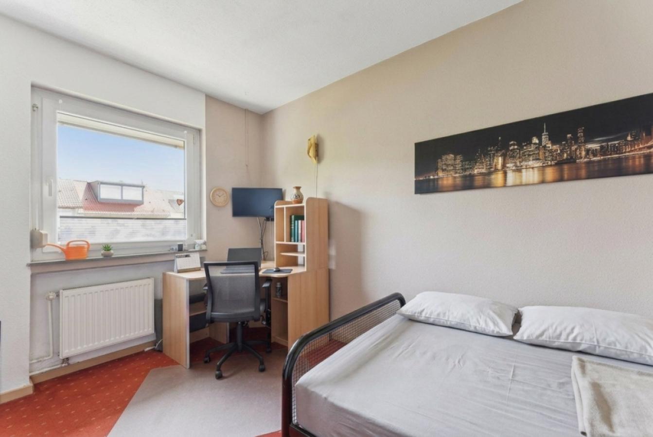 Schlafzimmer 1