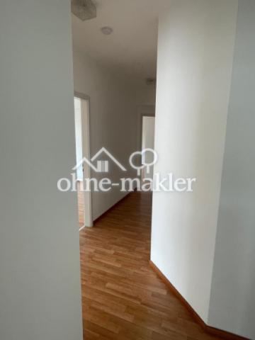 Flur (Blick aus Küche)