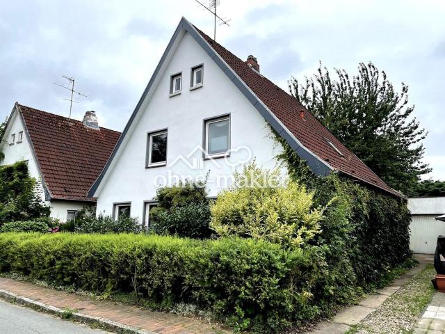 Frontseite mit Garagenauffahrt