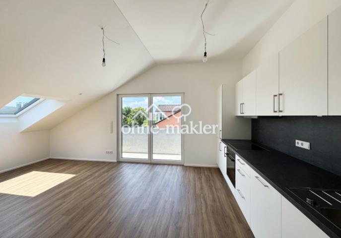 Wohnzimmer mit offener Küche
