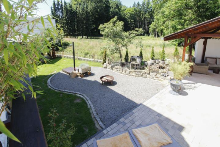 Blick in den wunderschönen Garten