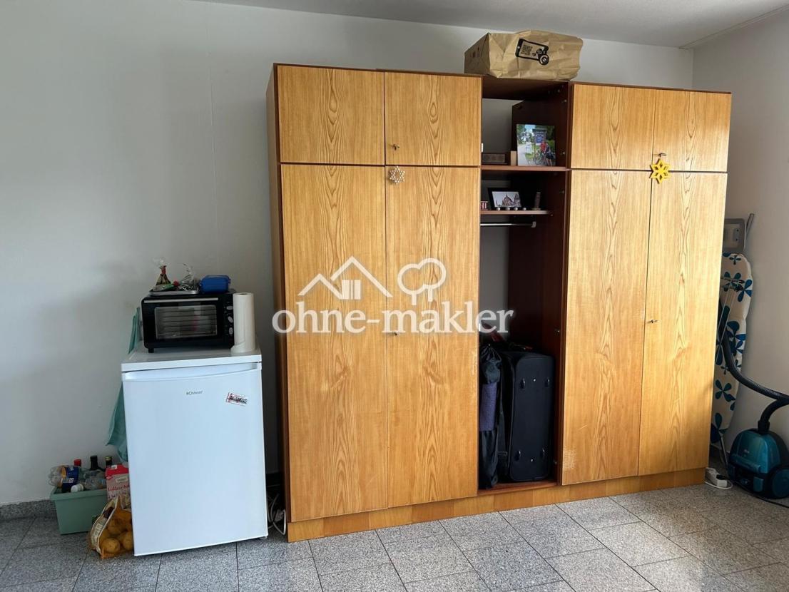 Kleiderschrank & Kühlschrank