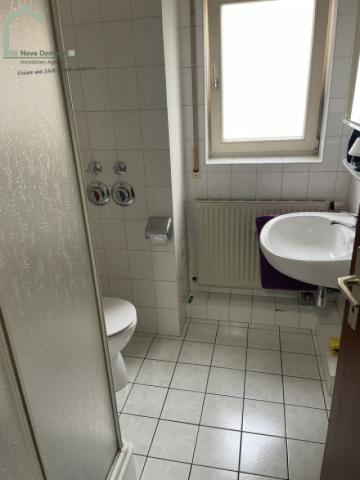 Badezimmer mit Dusche