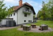 Außenansicht West mit Grillstelle