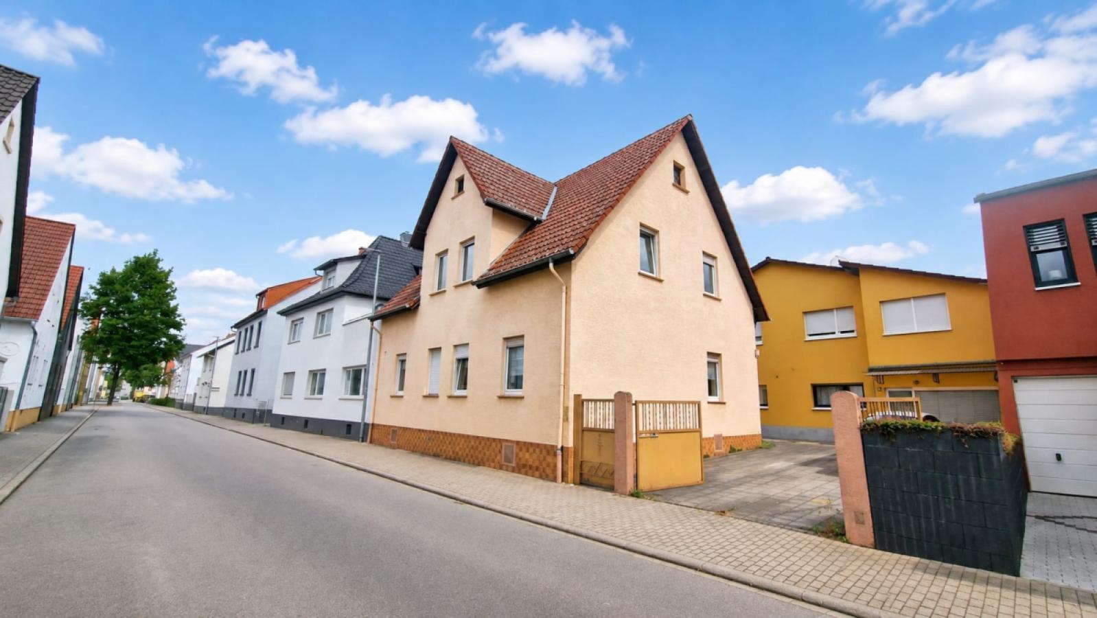 Straßenansicht
