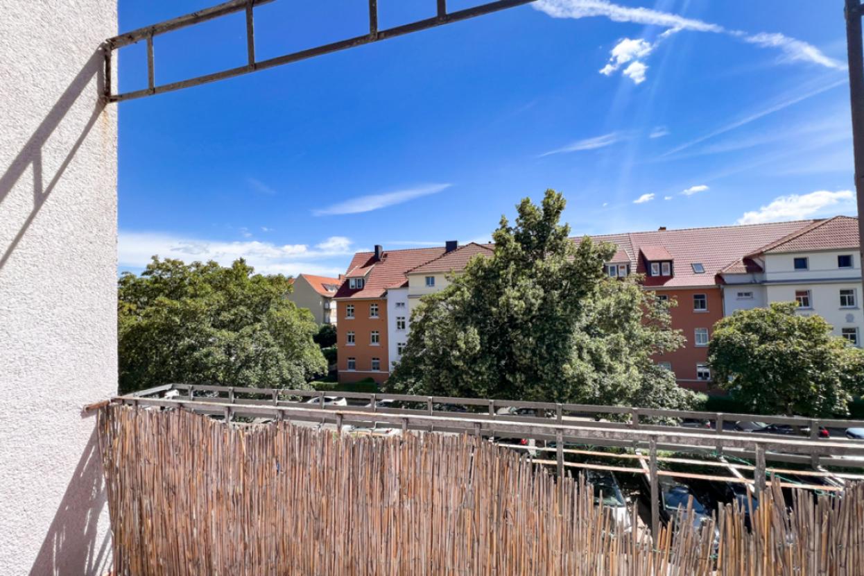 Balkon straßenseitig
