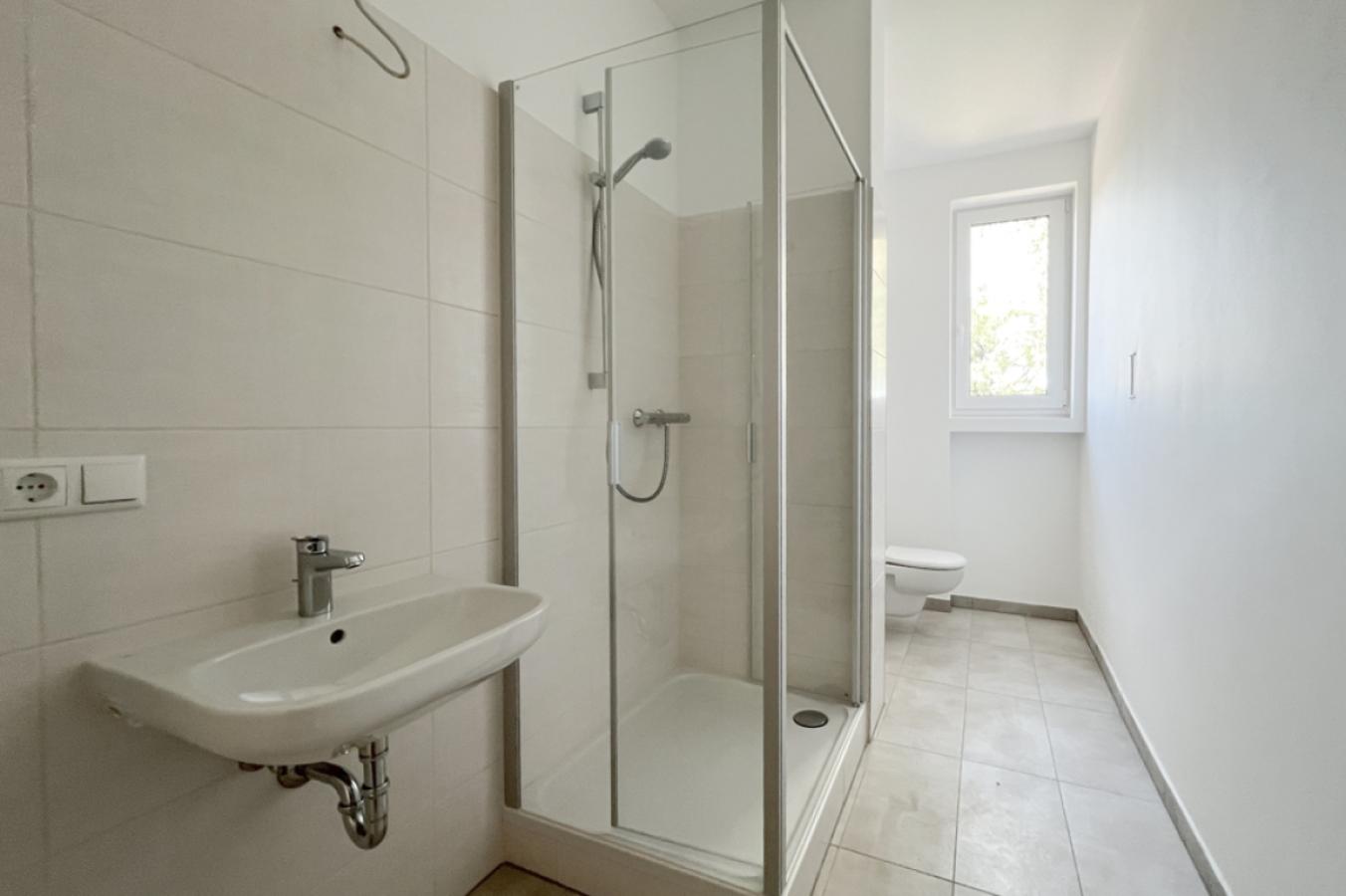 Modernes Duschbad