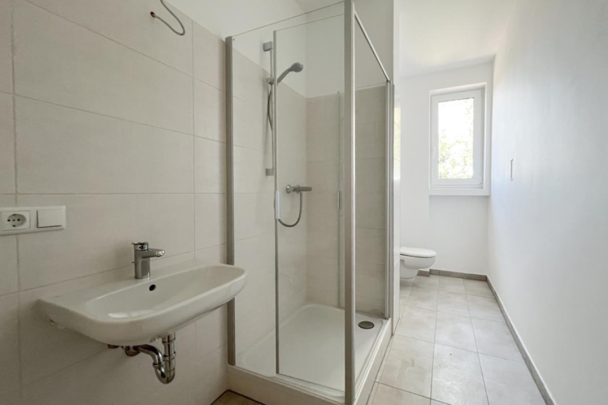 Modernes Duschbad