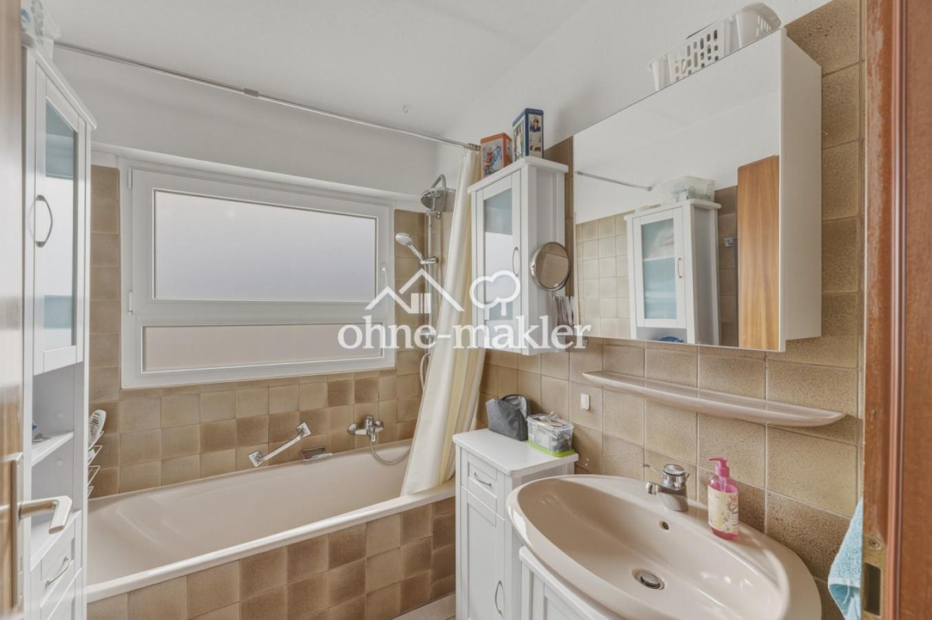 Badezimmer mit Tageslicht