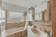 Badezimmer mit Tageslicht