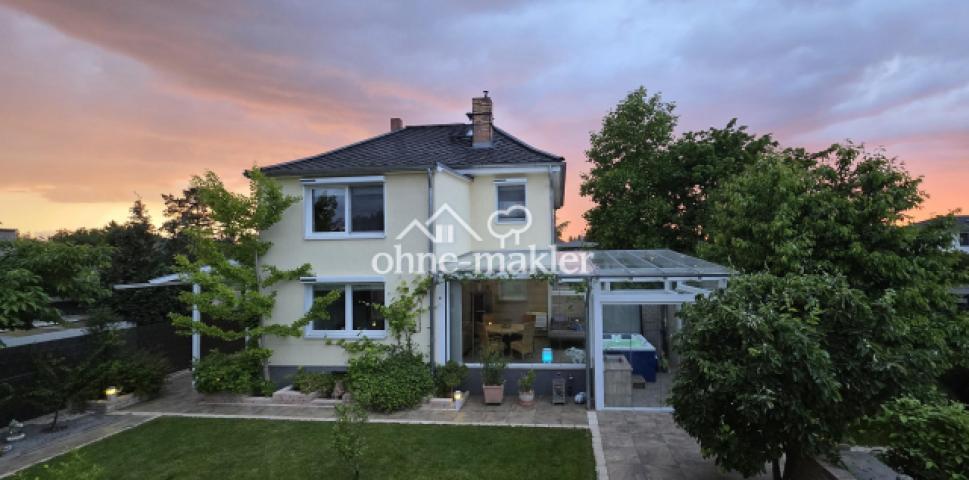 Hausansicht hinten abends