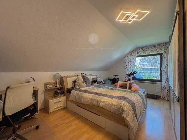 Schlafzimmer DG