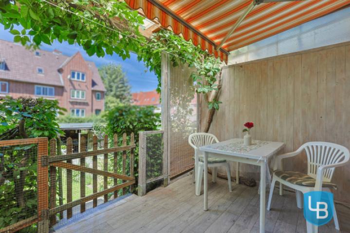 Überdachte West-Terrasse