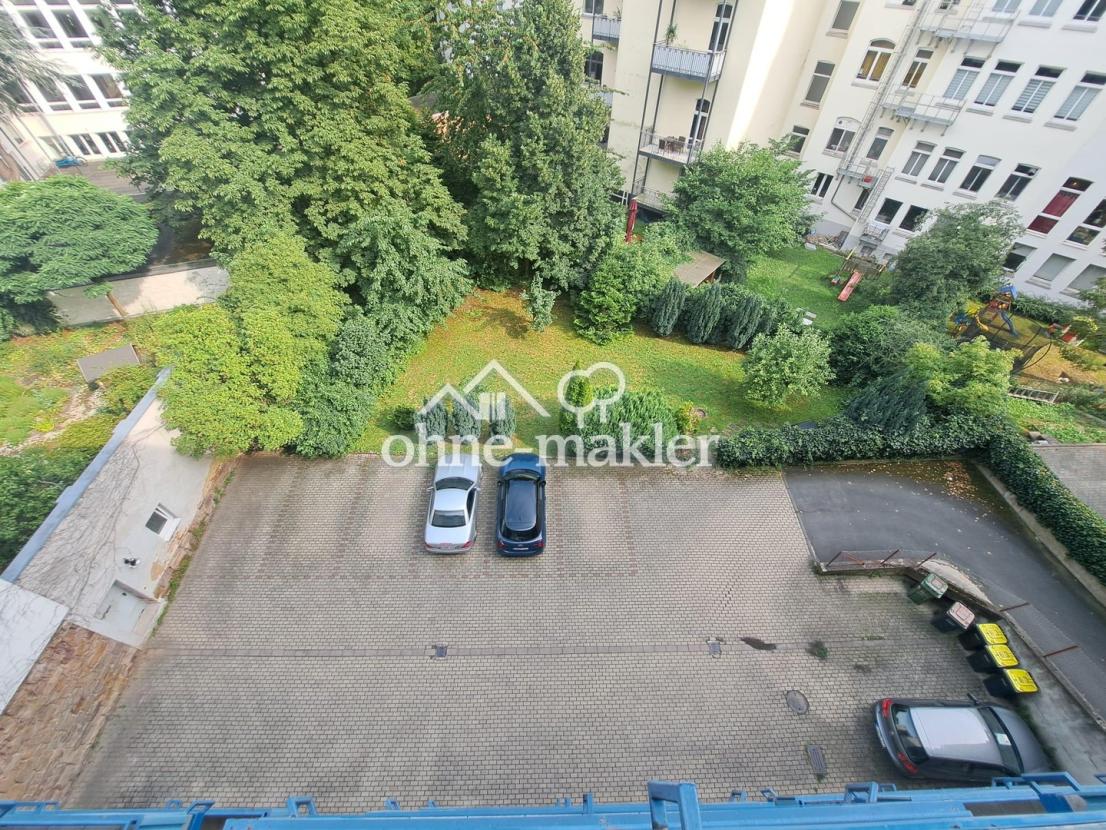 Blick in Hof und Garten