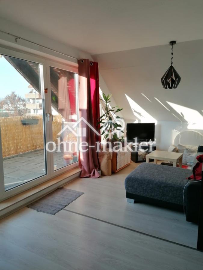 Wohnzimmer mit Balkon