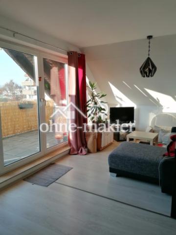 Wohnzimmer mit Balkon