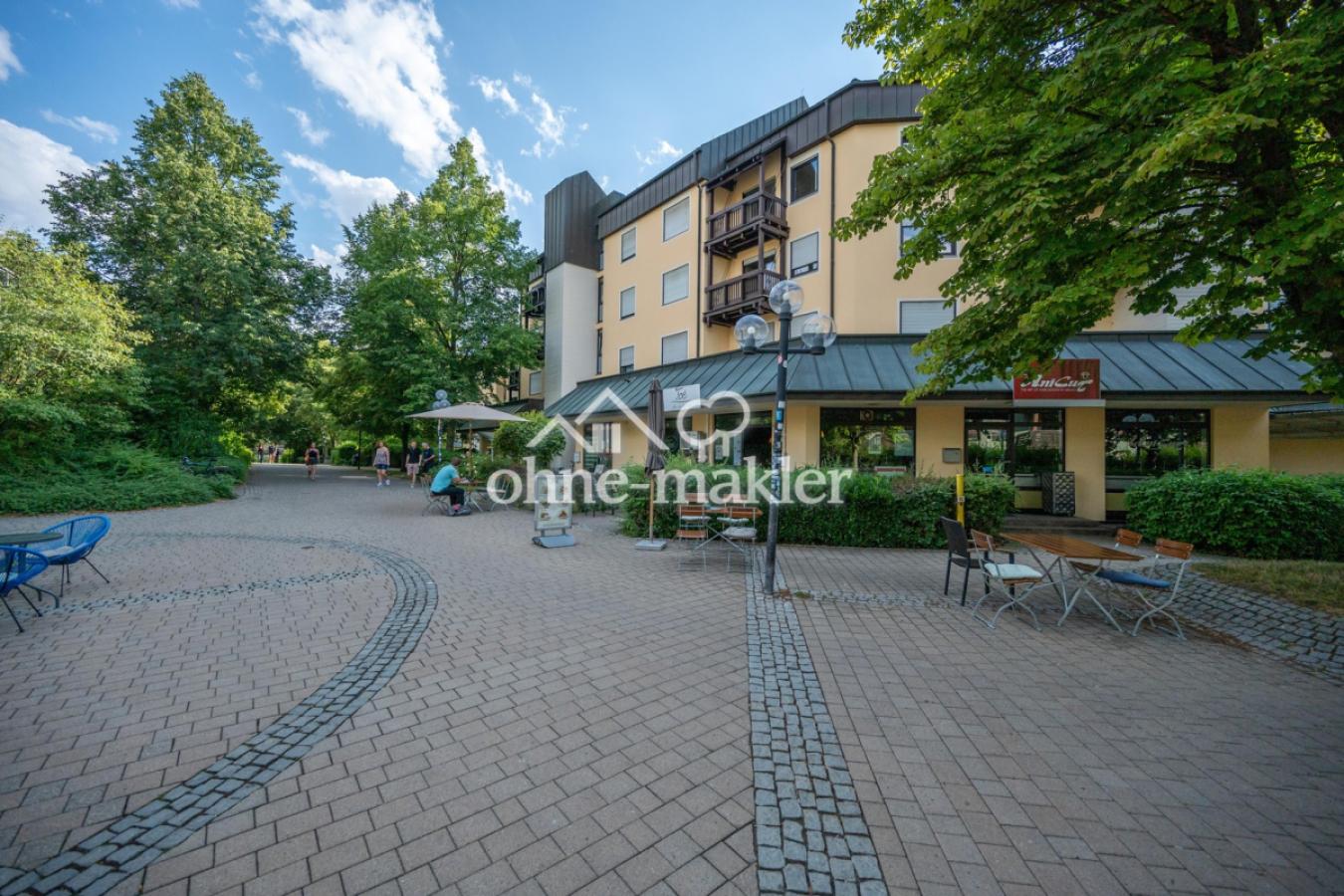 Aussenansicht Fussweg Uni
