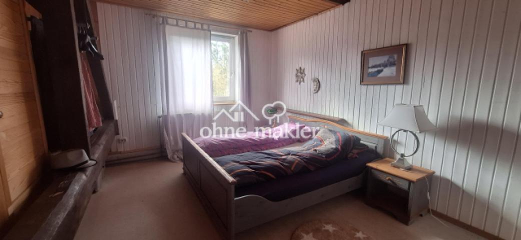 Schlafzimmer mit Einbauschrank
