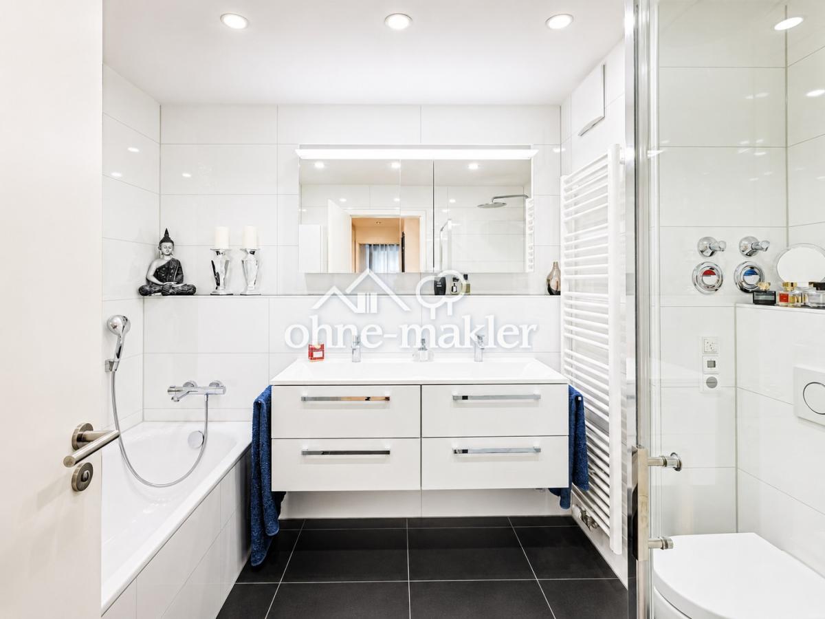 Modernes Bad Dusche + Wanne 