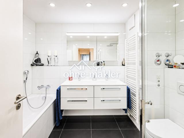 Modernes Bad Dusche + Wanne 