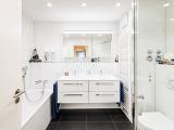 Modernes Bad Dusche + Wanne 