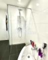 Dusche + Badewanne