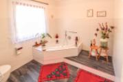 hinteres Badezimmer DG