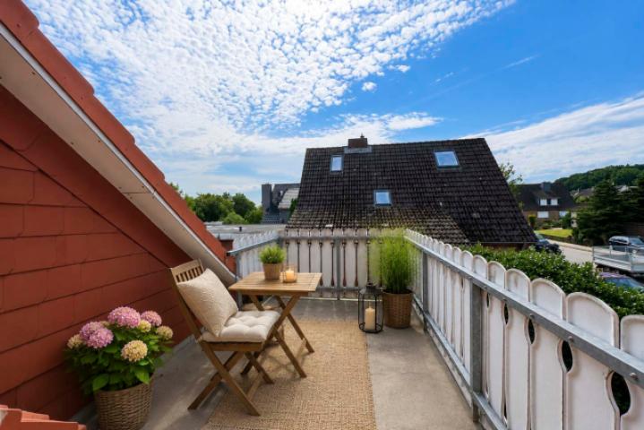 Balkon (mit KI eingerichtet)
