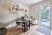 Arbeitszimmer mit Gartenzugang